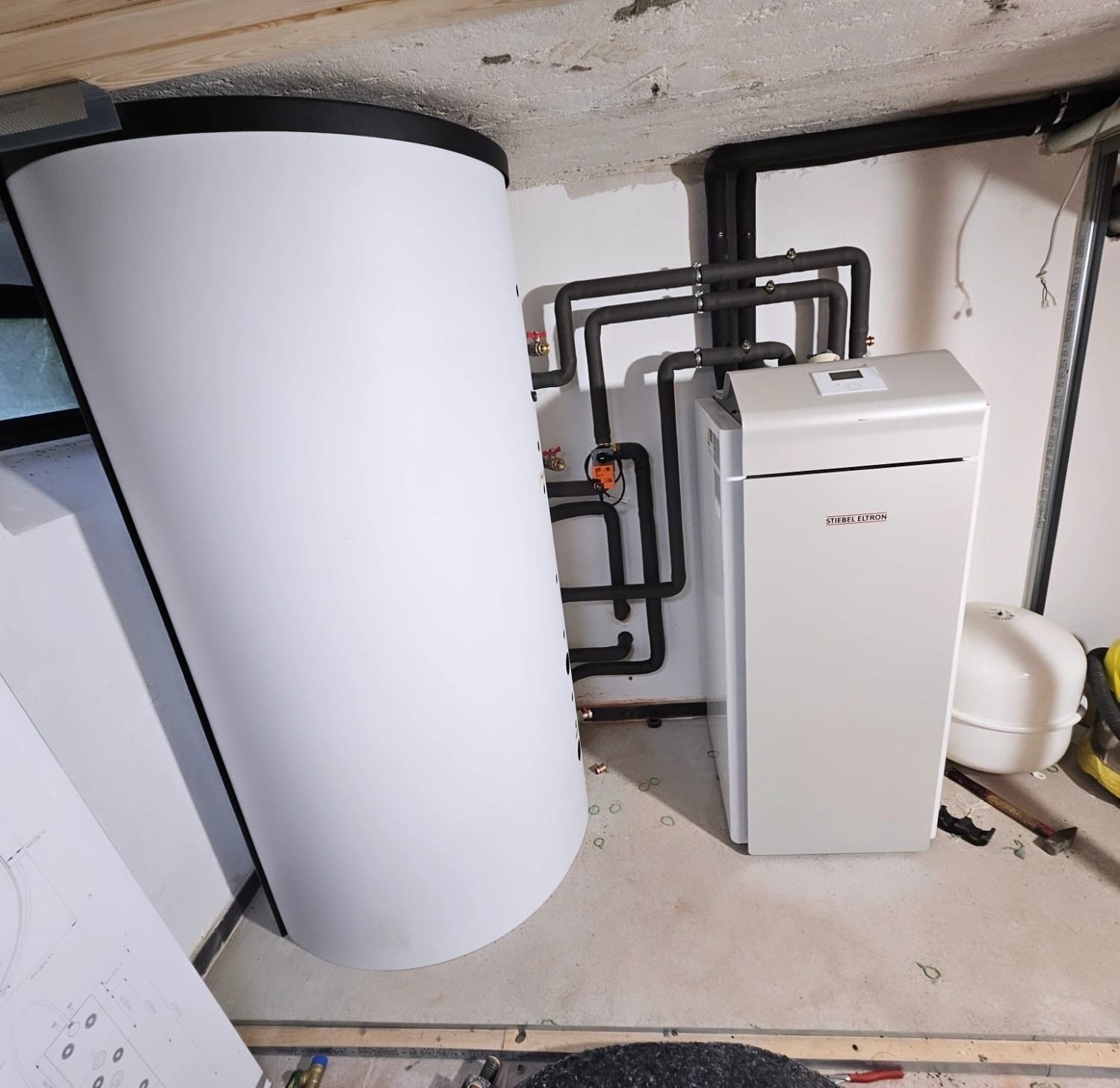 Stiebel Eltron Wärmepumpen-Innenteil mit Pufferspeicher